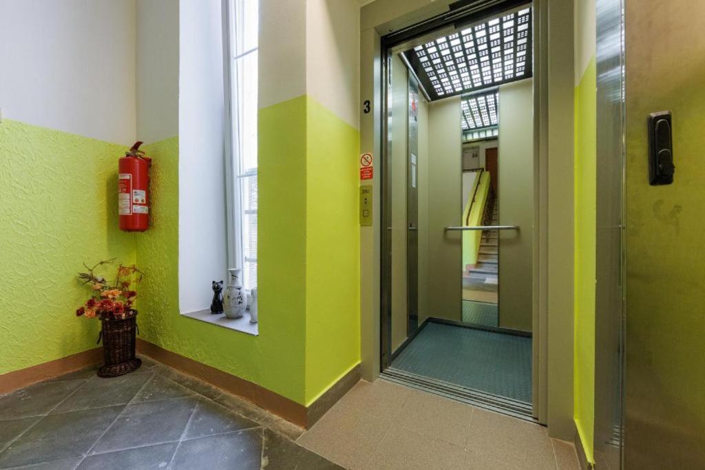 Promenade View Apartment Κάρλοβι Βάρι Εξωτερικό φωτογραφία