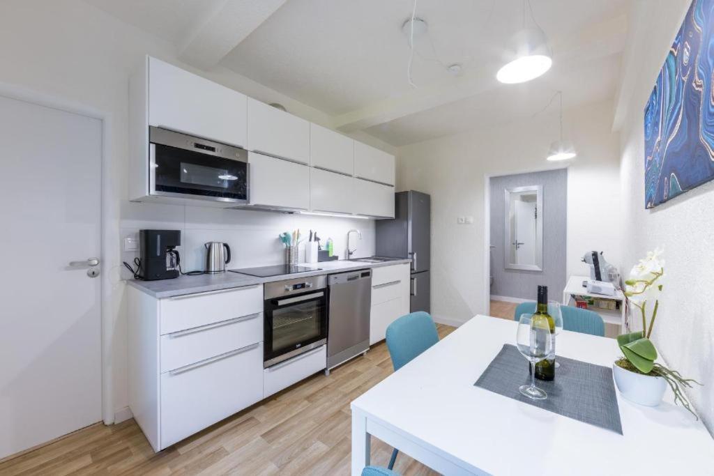 Promenade View Apartment Κάρλοβι Βάρι Εξωτερικό φωτογραφία