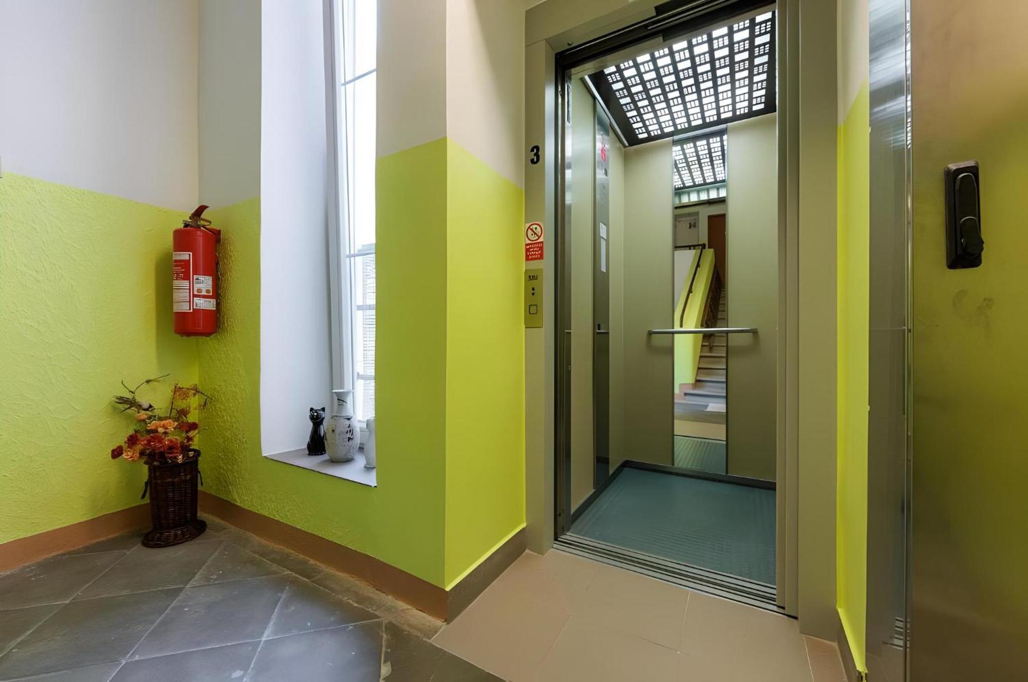 Promenade View Apartment Κάρλοβι Βάρι Εξωτερικό φωτογραφία